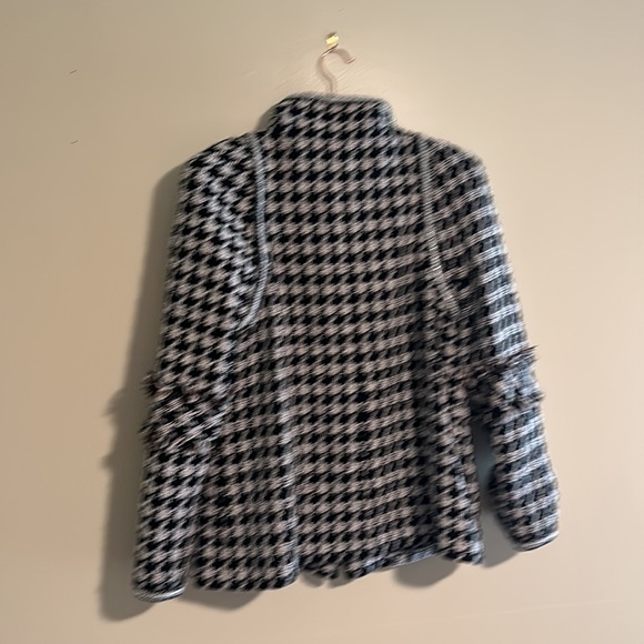 Women’s Chanel jacket size 46 like new - Picture 3 of 4
